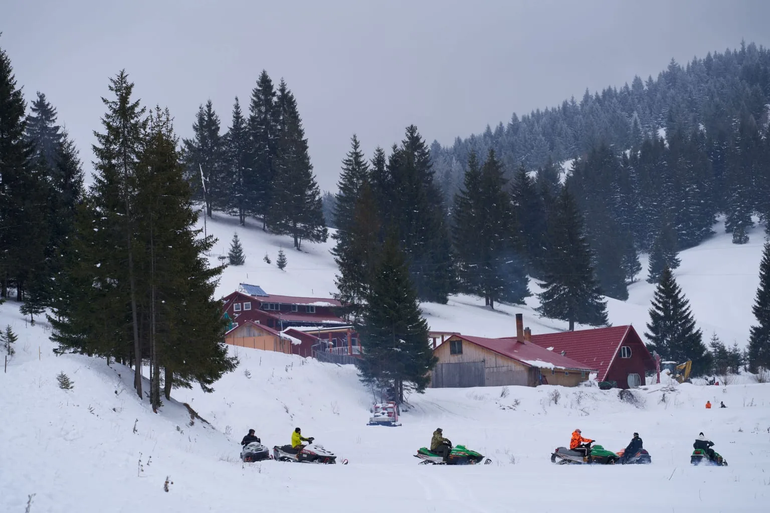 Motorosszán-túra a havas gyimesi hegyekben, 3. kép